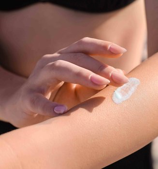 75 Intip Tiap Jenis Sunscreen Yang Cocok Untuk Berbagai Jenis Kulit Di Sini